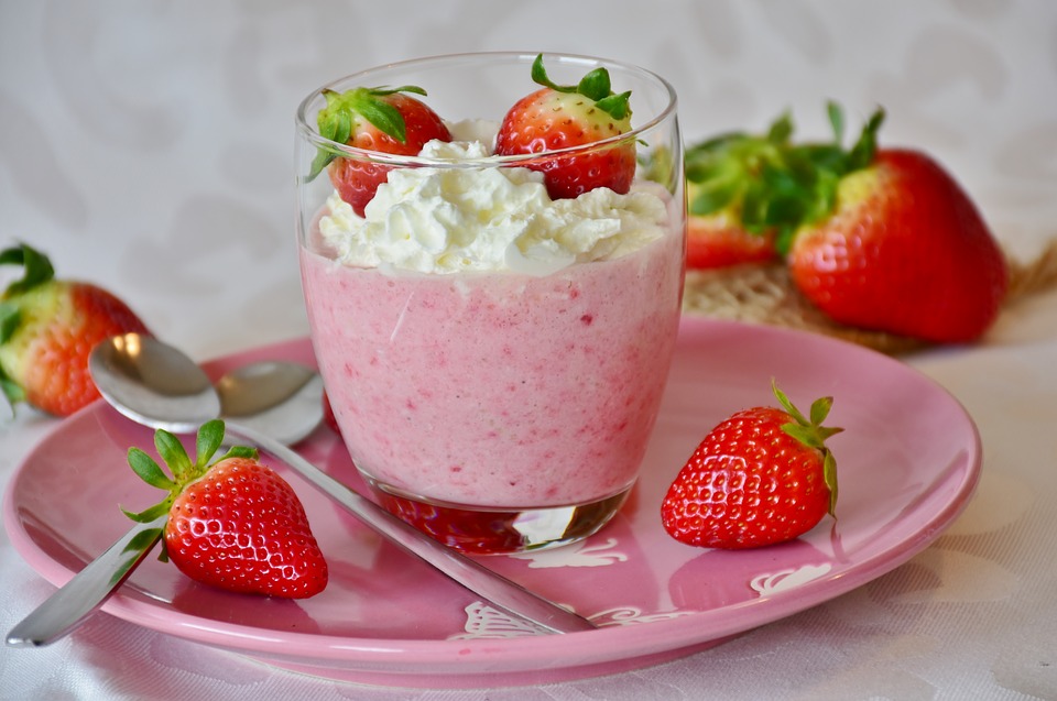 No momento, você está visualizando Mousse de morango com iogurte Toya