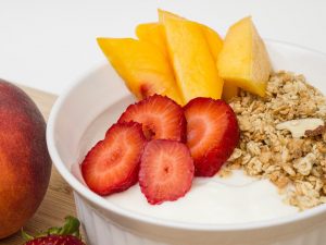 Leia mais sobre o artigo Smoothie de iogurte grego Toya e frutas frescas